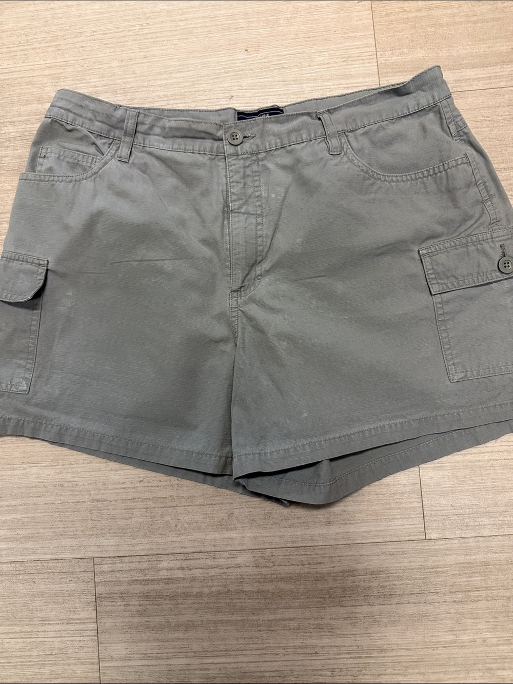Sonoma Women’s Olive Green Cargo Shorts Size 14